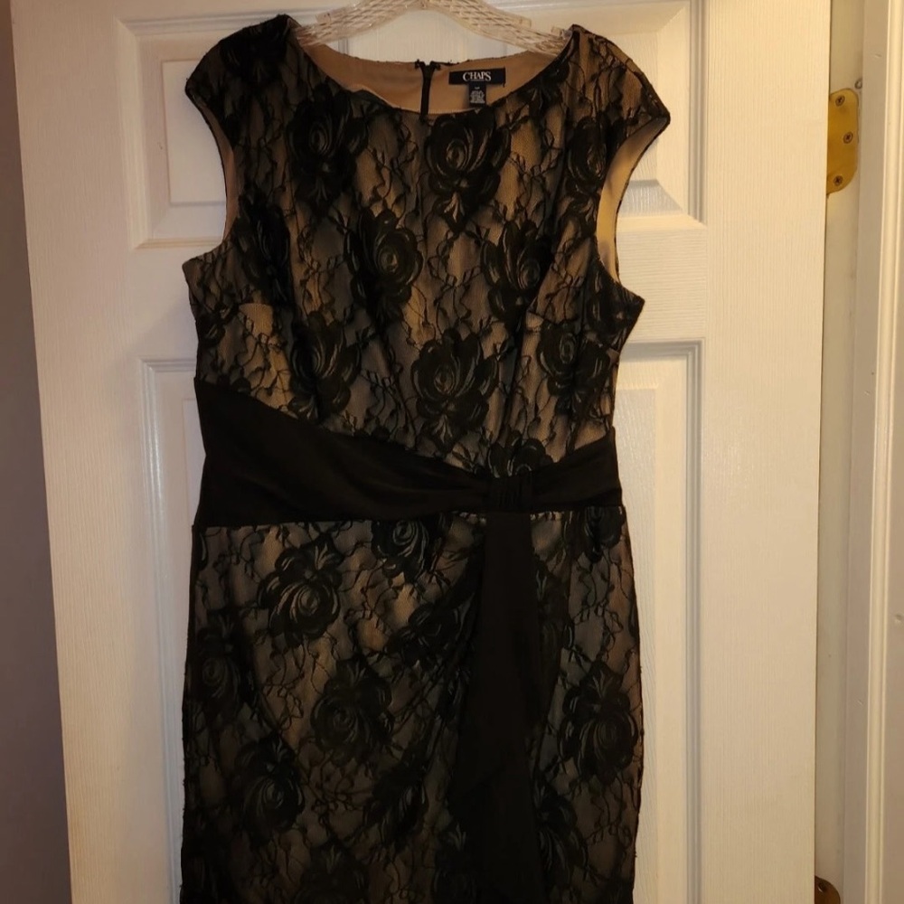 Chaps Black Lace Overlay Beige Dress Sleeveless Stretch Ruching 16P